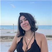 Soy estudiante de derecho, con mucha experiencia dando clases a niños y adolescentes, y también cuidándolos.